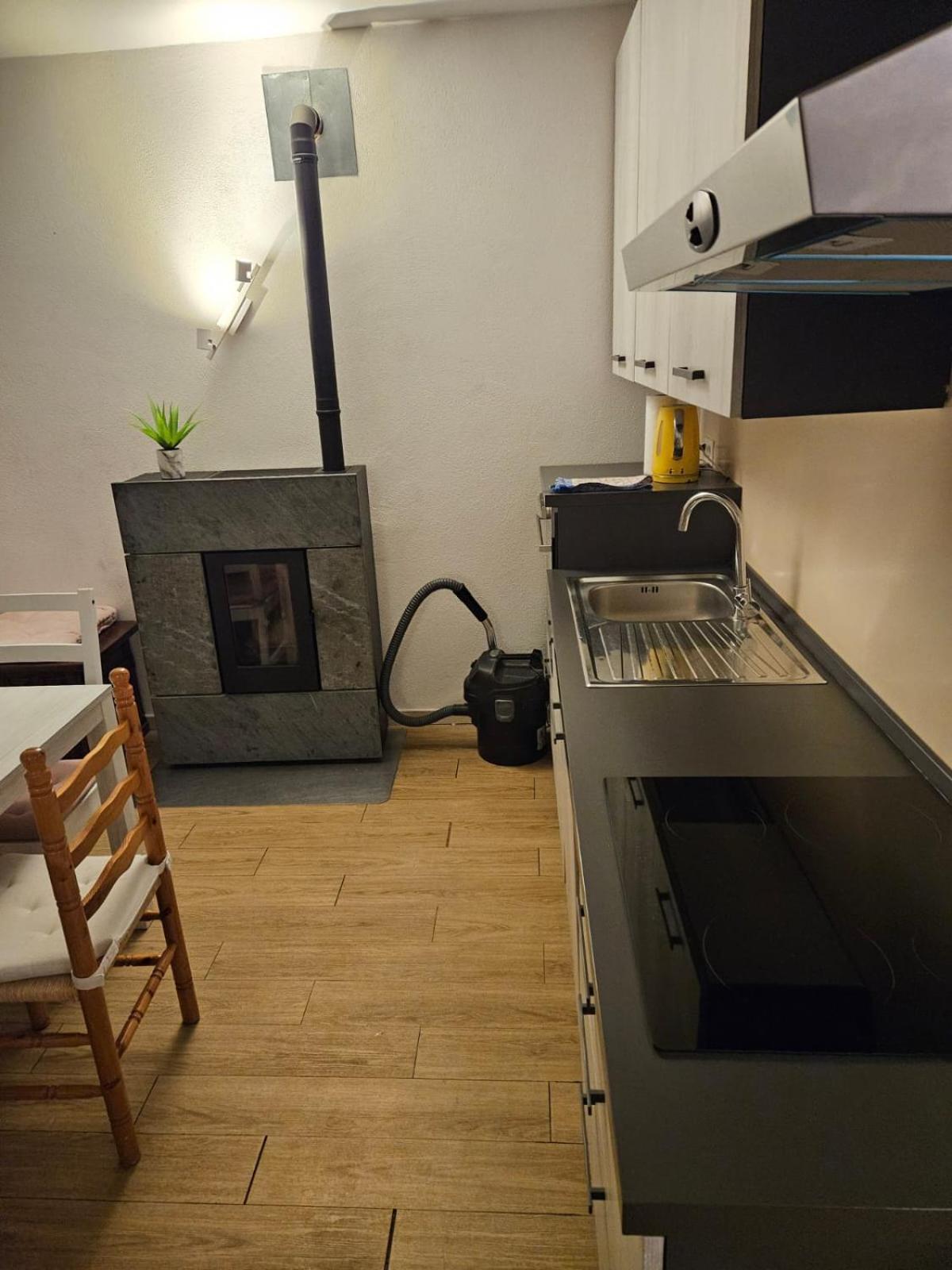 Airolo With Private Parking Apartment Ngoại thất bức ảnh