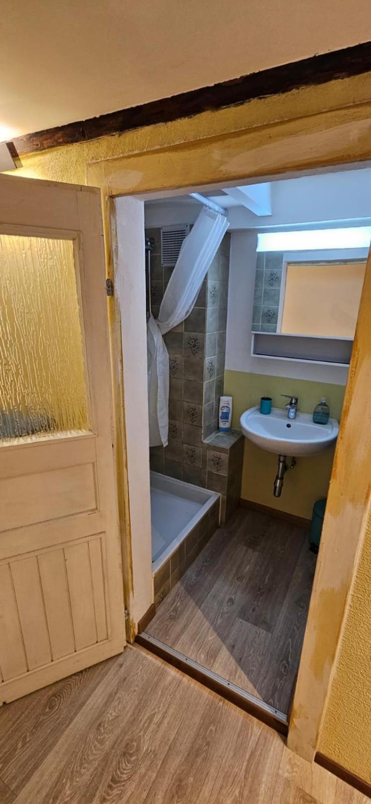 Airolo With Private Parking Apartment Ngoại thất bức ảnh